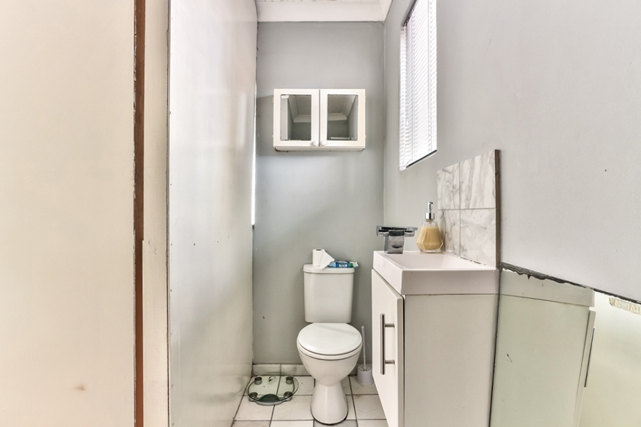 3 Bedroom Property for Sale in Wynberg Upper Western Cape